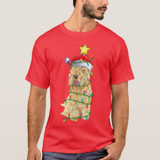 Weihnachtsbaum, der mit Santa Wheaten Terrier über T-Shirt