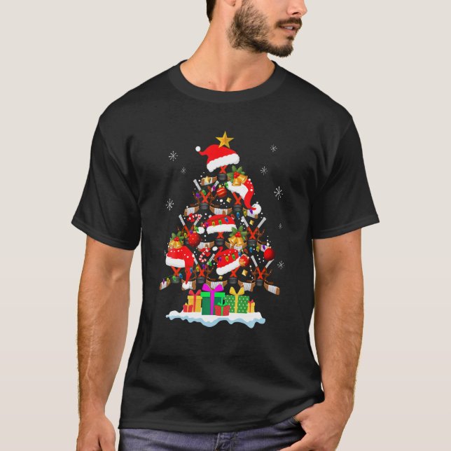 Weihnachtsbaum Eishockey Ball Weihnachtsmannmütze  T-Shirt (Vorderseite)