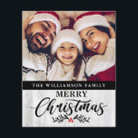 Weihnachtsbaum Familienweihnachtskarte Foto Weihna Flyer<br><div class="desc">Weihnachtsbaum Familienweihnachtskarte - Was für ein schöner Weg, um Ihren Urlaub in dieser Feriensaison zu versenden. Ihr Lieblingsstift ist auf dieser ganz besonderen Weihnachtskarte zu sehen, und die Budgetkarte ist mit Ihrem Familiennamen personalisiert und froh Weihnachten in hübscher, moderner Schrift-Typografie und mit Holz beherrscht. Auf der Rückseite ist ein rotes...</div>