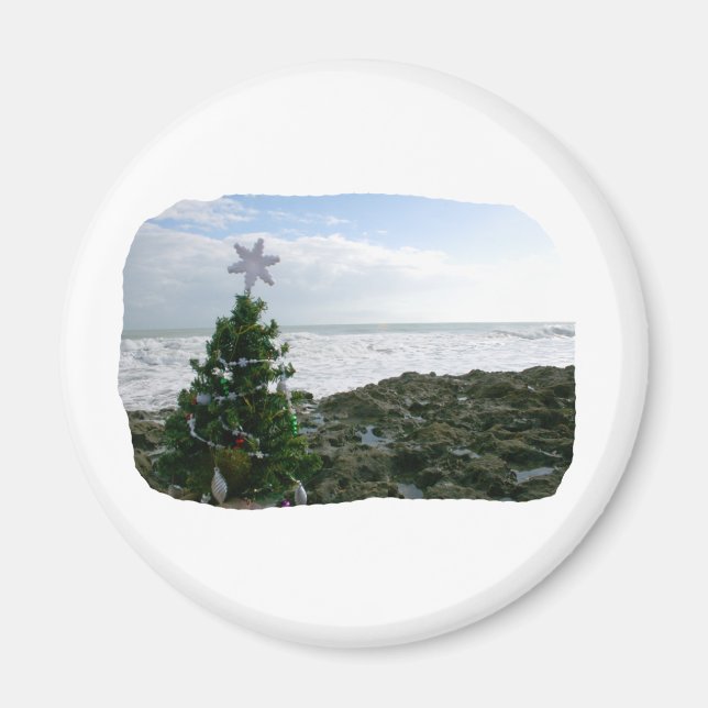 Weihnachtsbaum gegen Beach Rocks Magnet (Vorne)