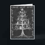 Weihnachtsbaum im Chalkboard Karte<br><div class="desc">Ein Weihnachtsbaum aus Kalkbrett,  jeder Ast mit Urlaubsmotiven und alles umrahmt von "Weihnachten" in Handschrift.</div>