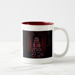 Weihnachtsbaum in Fensterbild Zweifarbige Tasse