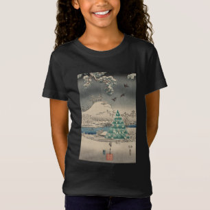 Weihnachtsbaum in schneelandschaft  T-Shirt