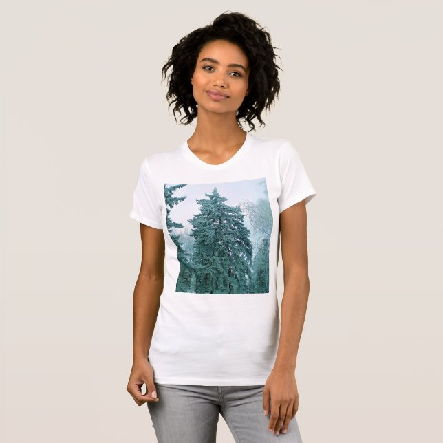 Weihnachtsbaum mit Schnee T-Shirt (Vorne ganz)