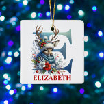 Weihnachtsbaum Monogram Letter E Individuelle Name Keramikornament<br><div class="desc">Mit diesem Personalisierten E Monogram Weihnachtsschmuck verleihen Sie Ihrem Urlaubsstil festlichen Charme! Mit einem spielerischen "E"-Monogramm präsentiert dieses Design einen fröhlichen Weihnachtsrentier, der in einem gemütlichen Winterhut und Schal gekleidet ist und von einer schönen Anordnung von roten, weißen und blauen Winterfloralen umgeben ist. Mit einem bearbeitbaren Namensbereich ist dieses Ornament...</div>