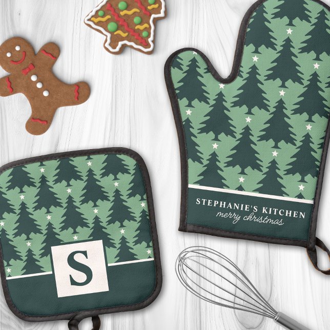 Weihnachtsbaum Muster Sage Green Mit Monogramm Ofenhandschuh & Topflappen-Set (Von Creator hochgeladen)