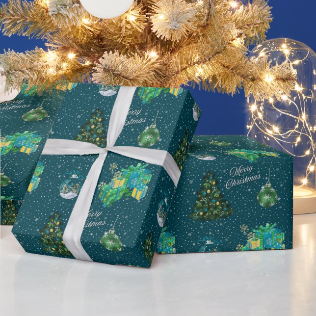 Weihnachtsbaum, Ornamente und Geschenke in grüner  Geschenkpapier (Feiertage)
