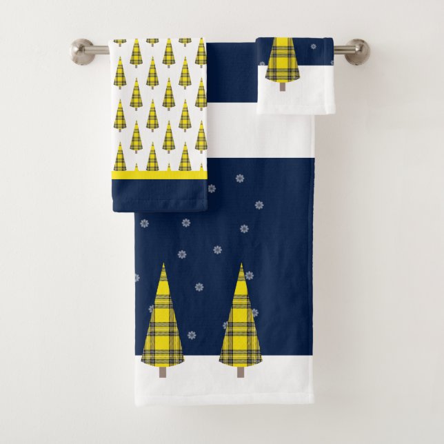 Weihnachtsbaum Tartan Muster auf blau-gelb-weiß Badhandtuch Set (Insitu)