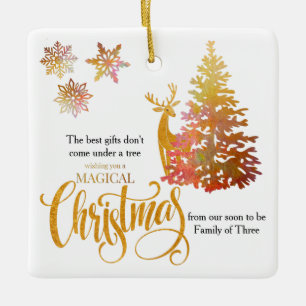 Weihnachtsbaum und Hirsch bald Familie von drei Keramikornament