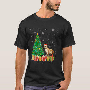 Weihnachtsbaumbeleuchtung Santa Hut Savannah Katze T-Shirt