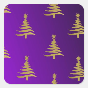 Weihnachtsbäume Gold auf Lila Quadratischer Aufkleber