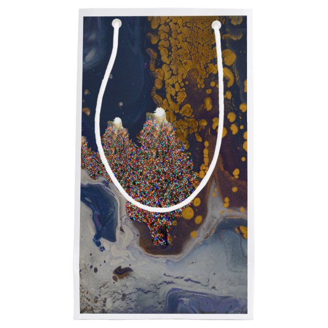 Weihnachtsbäume in der Nacht Kleine Geschenktüte (Vorderseite)