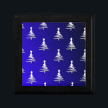 Weihnachtsbäume Silber auf Cobalt Blue Geschenkbox<br><div class="desc">Thank You for visiting The Holiday Christmas Shop! You are viewing The Lee Hiller Designs Holiday Collection of Home and Office Decor,  Apparel,  Ohrs,  Collectibles and more. The Designs inklusive Lee Hiller Fotogray in Hand Drawn Mixed Media and Digital Art Collection.</div>