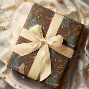 Weihnachtsbäume und Tiger-Muster brauner Hintergru Geschenkpapier
