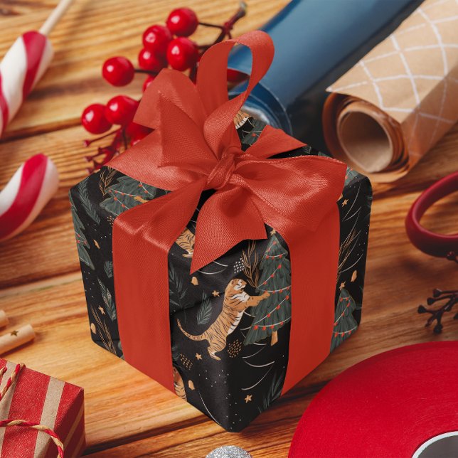 Weihnachtsbäume und Tigermuster Geschenkpapier (Von Creator hochgeladen)