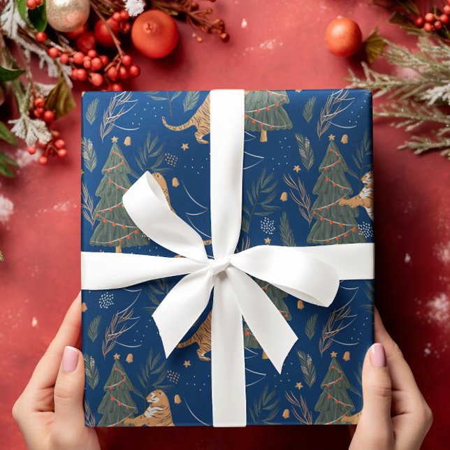 Weihnachtsbäume und Tigermuster Geschenkpapier (Von Creator hochgeladen)