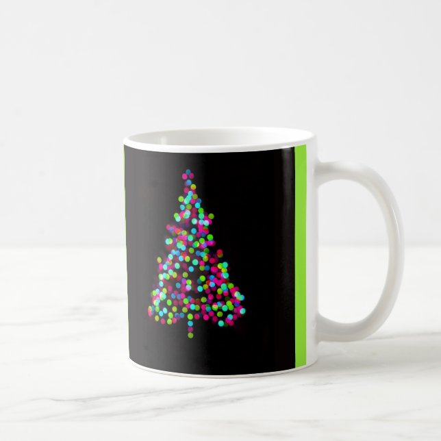 Weihnachtsbaumjuwelen auf Grün Tasse (Rechts)