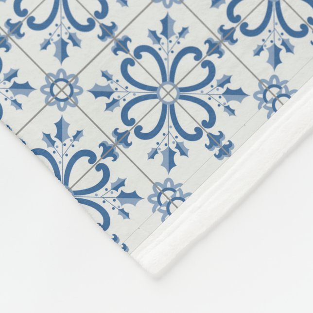 Weihnachtsbaumkacheln, Blätter und Blume Fleecedecke (Ecke)