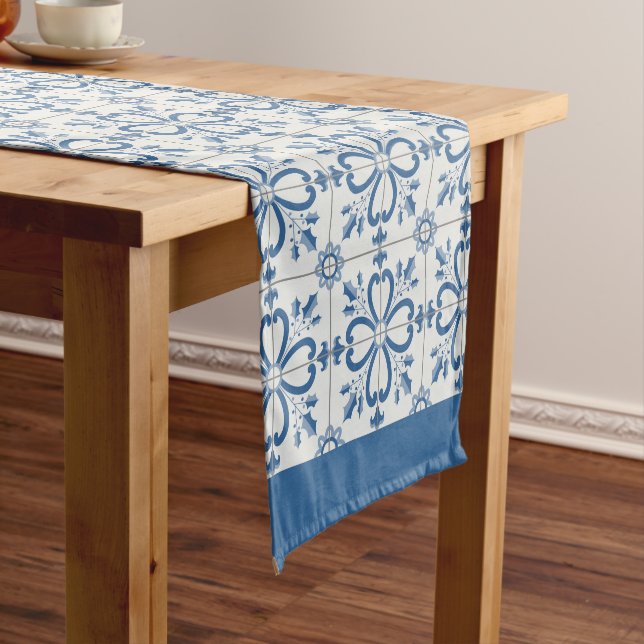 Weihnachtsbaumkacheln, Blätter und Blume Kurzer Tischläufer (Beispiel)