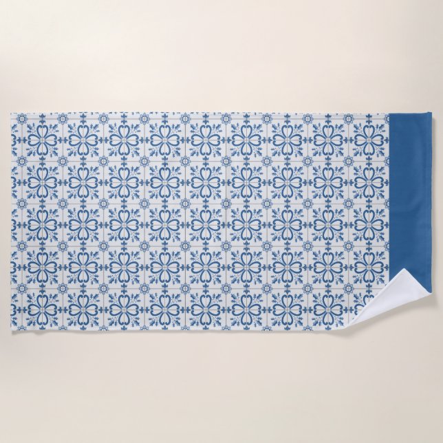 Weihnachtsbaumkacheln, Blätter und Blume Strandtuch (Vorderseite)