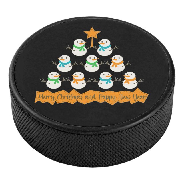 Weihnachtsbaumpyramide aus Weihnachtsschneemännern Eishockey Puck (3/4)