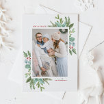 Weihnachtsbilder in Aquarellfarben - Foto Feiertagspostkarte<br><div class="desc">Gute Ferien! Schicken Sie uns Ihre Urlaubswünsche mit dieser grünen Postkarte. Es zeigt Aquarellbilder von Hollen,  Kiefernnadeln und Eukalyptus und Evergreen mit klassischer Typografie. Personalisieren Sie Ihre Fotos mit Ihren Favoriten und fügen Sie Namen und Nachrichten hinzu. Matching-Elemente sind verfügbar.</div>