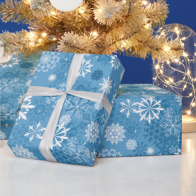 Weihnachtsblauer Schneeflockenwickler Geschenkpapier (Feiertage)