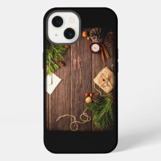 Weihnachtsdekoration mit Holz und Kiefer iPhone 13 Hülle