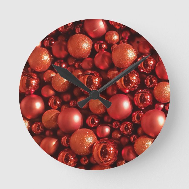 Weihnachtsdekoration Red Baubles Runde Wanduhr (Vorderseite)