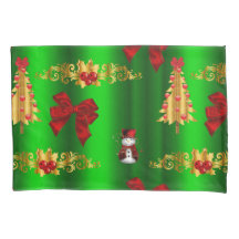 Weihnachtsdekorationen auf Grün