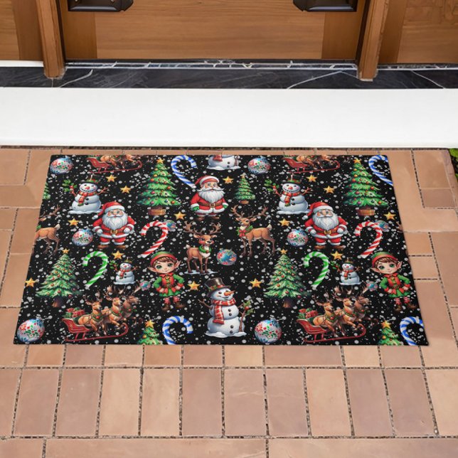 Weihnachtsdekorationsmuster mit schwarzem Hintergr Fußmatte (Von Creator hochgeladen)