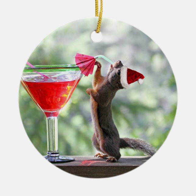 Weihnachtseichhörnchen, das ein Cocktail trinkt Keramik Ornament (Vorne)