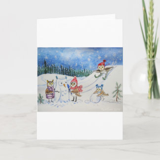 Weihnachtseulen, die im Schnee spielen Feiertagskarte