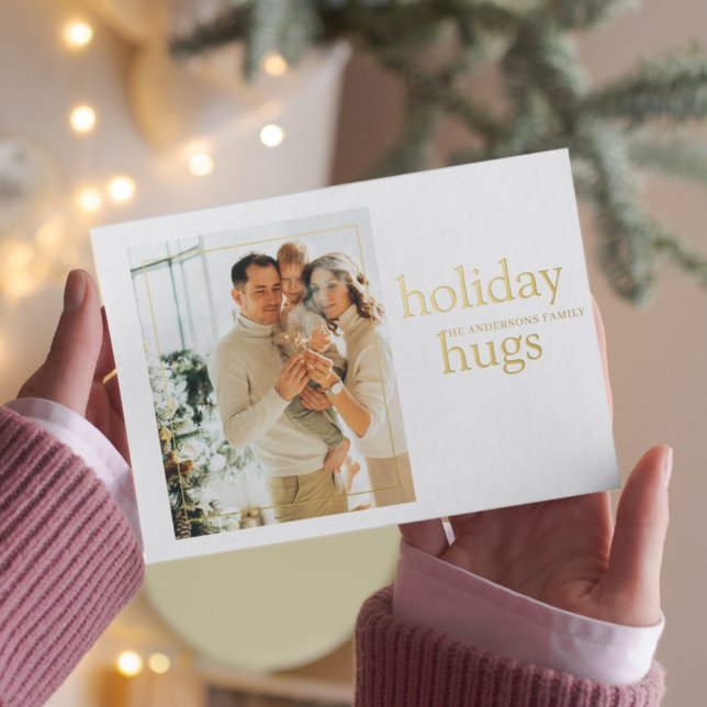 Weihnachtsfamilie Foto | Holiday Hugs Postkarte (Von Creator hochgeladen)