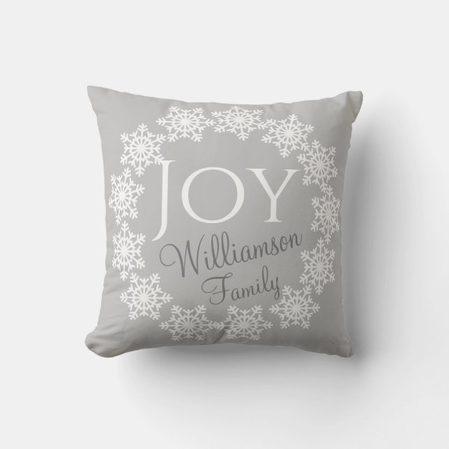 Weihnachtsfamilie JOY Silver Gray White Snowflake Kissen (Vorderseite)
