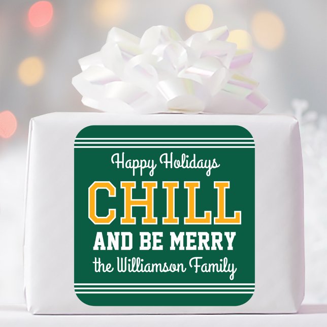 Weihnachtsfamilie Name Typografie Grün Gelb Quadratischer Aufkleber (Von Creator hochgeladen)