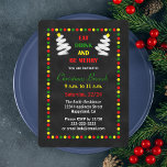 Weihnachtsfeiereinladungen im Chalkboard Einladung<br><div class="desc">Diese Weihnachtsbrunch-Einladung bietet eine Kalkboard-Kulisse für Lichter in rot, grün und gelb rund um Ihre einladenden Details. Zwei weiße Weihnachtsbäume umgeben auch die Worte "Trinken und sei froh". So können Sie Ihre Gäste zu einem Weihnachtsbrunch einladen. Diese Einladungen sind sehr modern und haben ein sehr festliches Gefühl für sie. Copyright...</div>