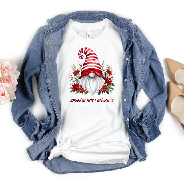 Weihnachtsfeiertag Gnome Funny Sarcastic T-Shirt (Christmas Holiday Gnome T-shirt that says Naughty and I Gnome it)
