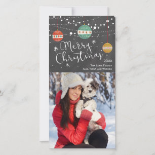 Weihnachtsfotokarte mit Ornamenten auf Kalkboard Feiertagskarte