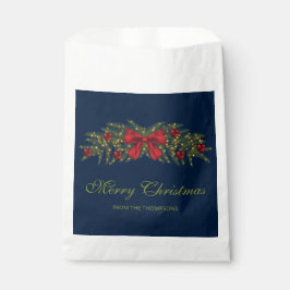 Weihnachtsgarten mit einem roten Bogen und Bauern Geschenktütchen