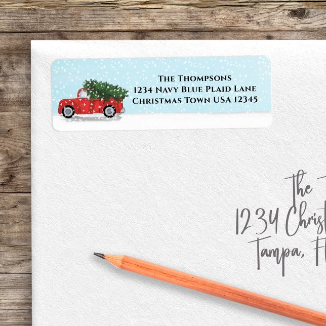 Weihnachtsgebirge Vintager Roter LKW Schneeflocken (Vintage red truck Christmas return address label. With classic Christmas tree artwork )