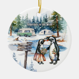 Weihnachtsgebirge Wasserfarbe Neuvermähltes Paar Keramik Ornament