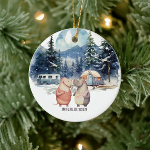 Weihnachtsgebirge Wasserfarbe Neuvermähltes Paar Keramik Ornament