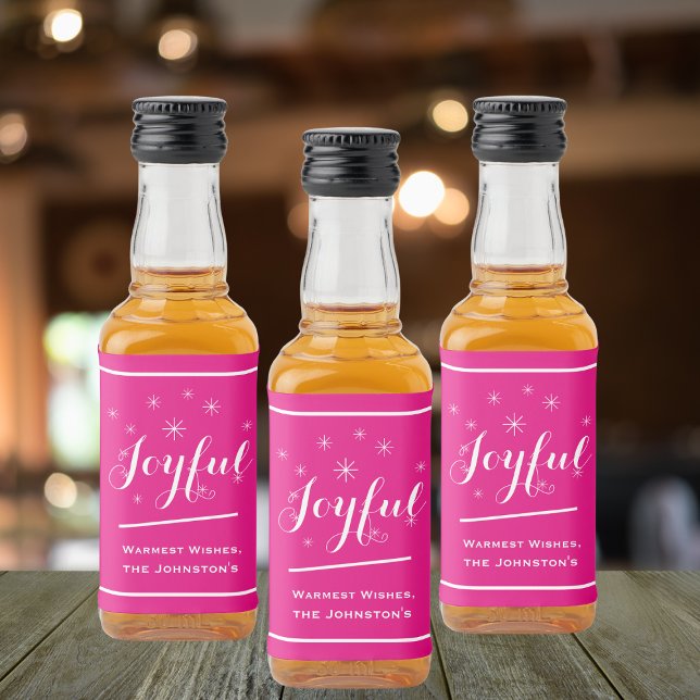 Weihnachtsgeschenk Personalisierte Familie Mini Alkoholflaschenetikett ('Joyful' pink personalized mini liquor bottle labels.)