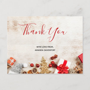 Weihnachtsgeschenkartikel auf einem rustikalen Hol Postkarte