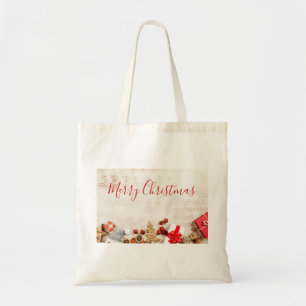 Weihnachtsgeschenkartikel auf einem rustikalen Hol Tragetasche