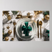 Weihnachtsgeschenkbox mit grünem Band auf festlich