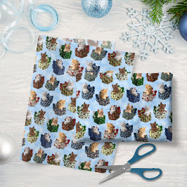 Weihnachtsgeschenke mit Niedlichen Baby Kittens In Seidenpapier