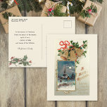 Weihnachtsglocken und Rustikale Kirche im Schnee Postkarte<br><div class="desc">Festliche Viktorianische Weihnachtskarte mit drei Messingglocken mit rotem Band und heilig auf einem schattigen hellen Hintergrund mit Dorfkirche auf einer schneebedeckten Winternacht und einem fröhlichen Weihnachtsgrüßen. Die Hintergrundfarbe ist anpassbar. Die Rückseite bietet zusätzliche optionale holly-grafische und bearbeitbare Textfelder.</div>