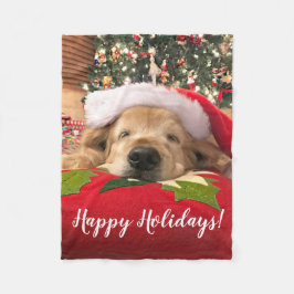 Weihnachtsgolden retriever-Hund schlafend unter Fleecedecke